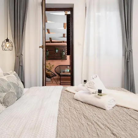 Ingrid Apartment *