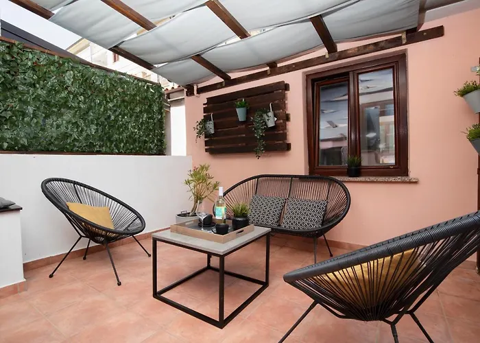 Ingrid 아파트 풀라